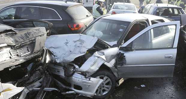 ЛАНЧАНИ СУДАР КОД СУРЧИНА: Повређене две особе